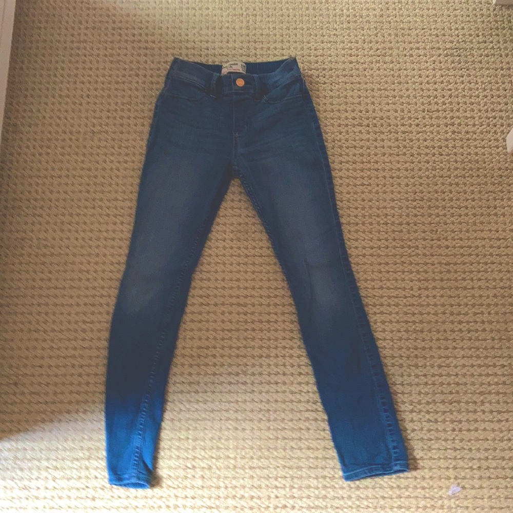 I am selling barely worn Abercrombie leggings